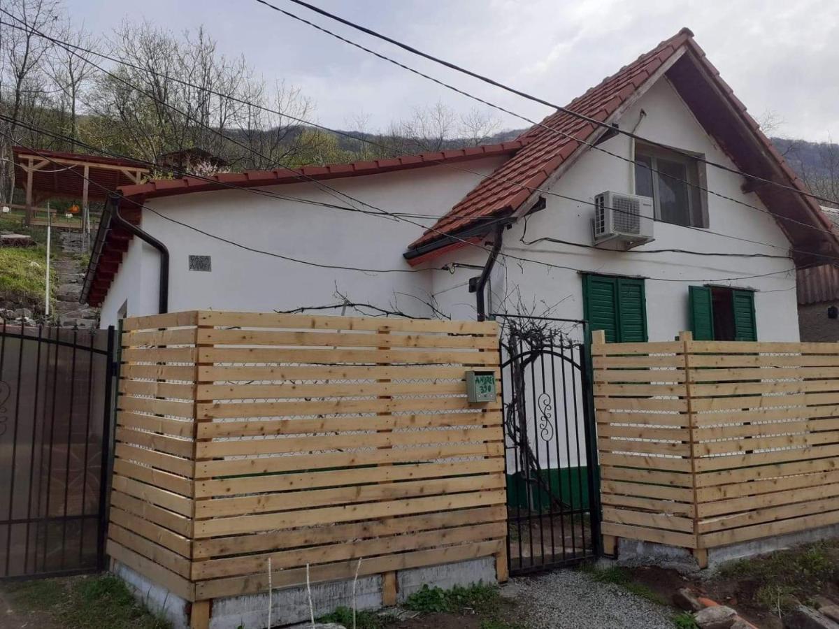 Andrei Sasca Montană Exterior foto