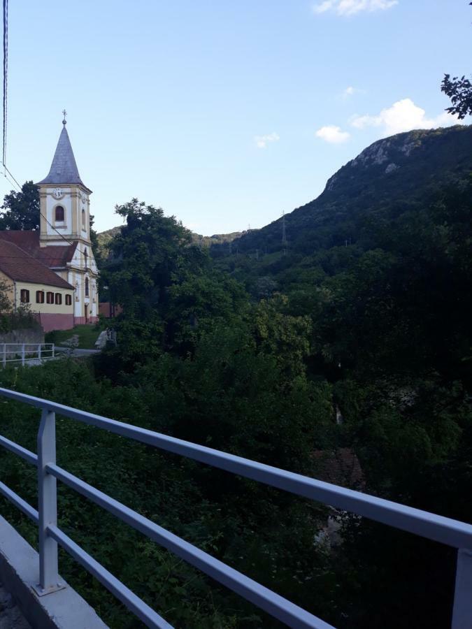 Andrei Sasca Montană Exterior foto